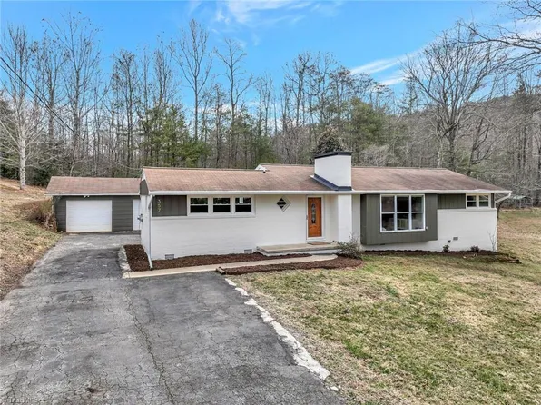 357 Town N Country Dr, Wilkesboro, NC 28697