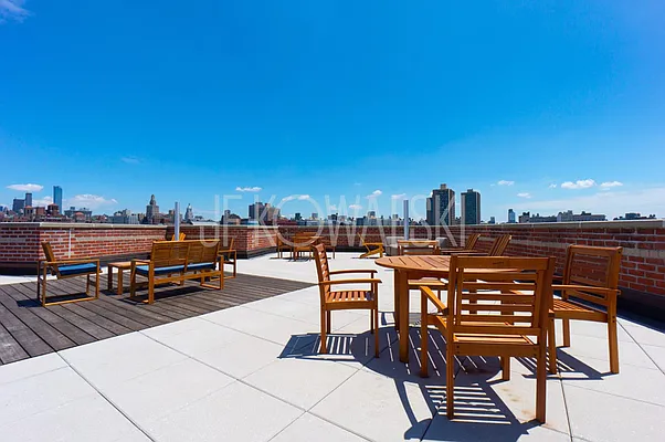 Rented by R New York | media 22