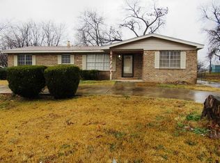 1009 W Madison St, Clarksville, TX 75426