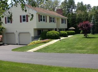 27 Golden Gate Dr, Hooksett, NH 03106