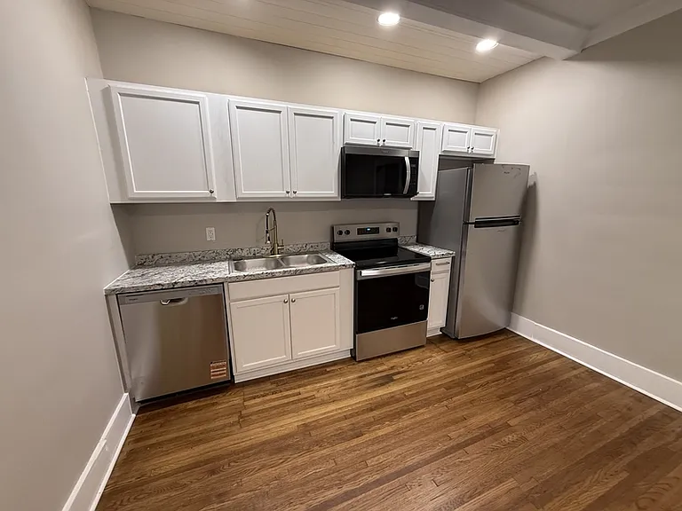 753 N Evergreen St — Photo 11