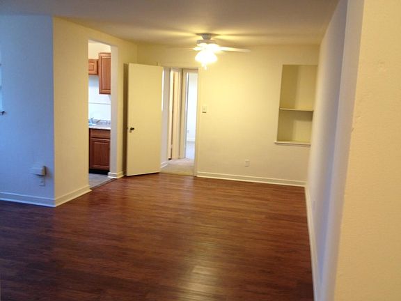 5th image of 809 College St #25