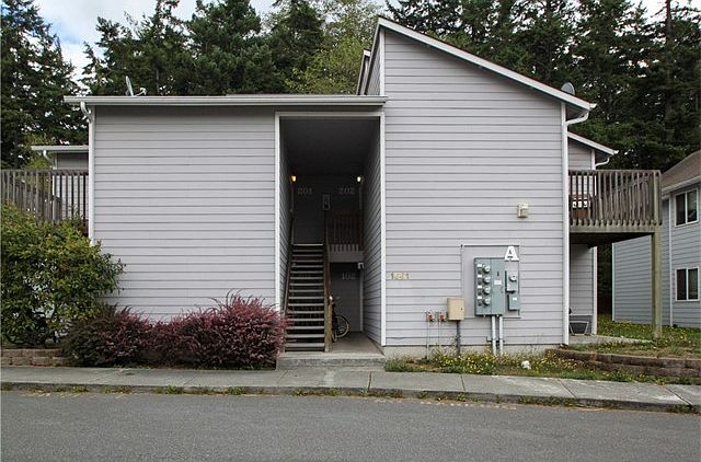 1st image of 1661 16th Ave Ne #i
