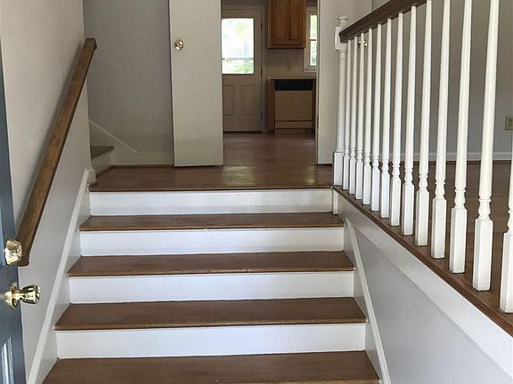 3rd image of 916 Clarion Dr