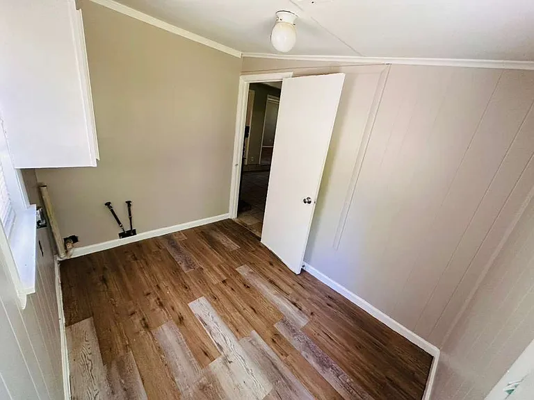 1822 Grove Hill Ln — Photo 22