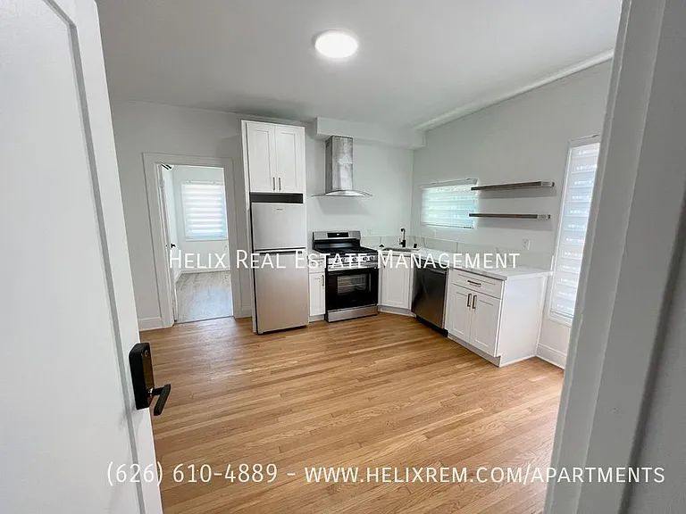 552 S Oakland Ave #4 — Photo 2