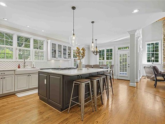 5th image of 598 Elliott Rd