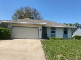 7446 SW 25th St, Topeka, KS 66614