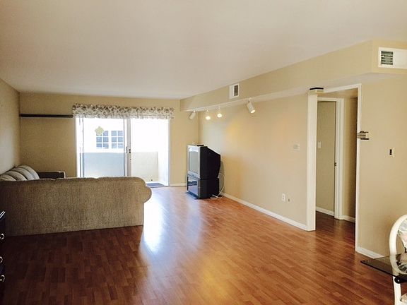 4th image of 647 Orange Grove Ave Unit 205