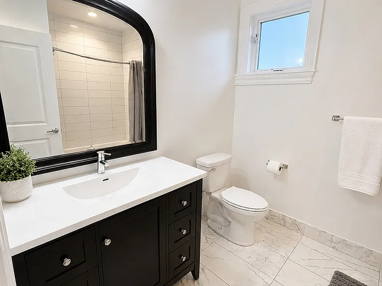 7338 W Clarence Ave — Photo 17