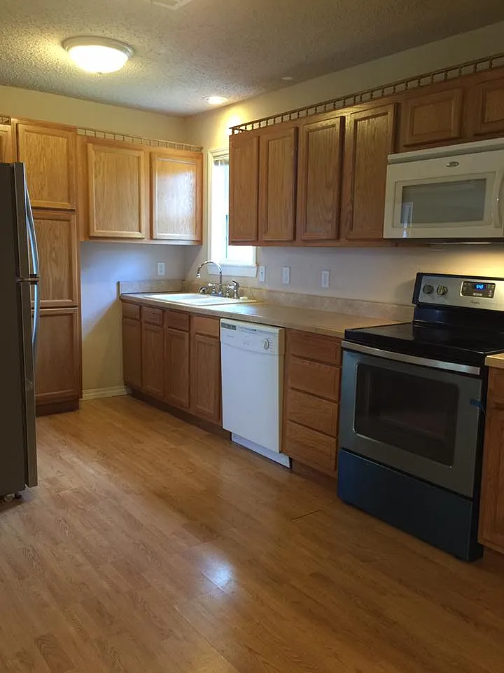 4 bed, 1248 sqft, $1,400 — Photo 2
