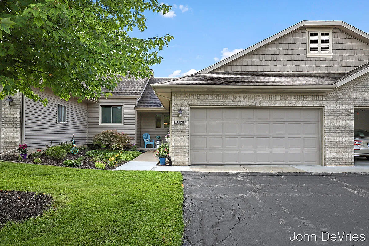 8120 Misty View Dr SW photo 1