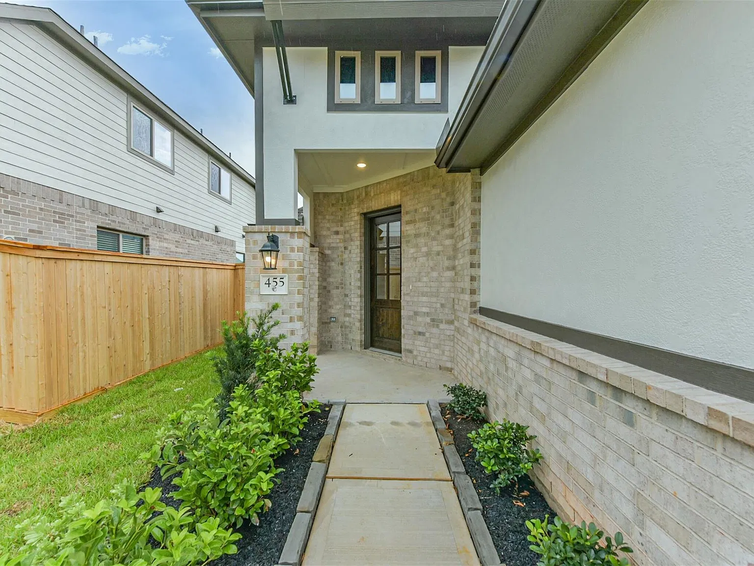 3 bed, 2.0 bath, 1724 sqft, $2,700 — Photo 3