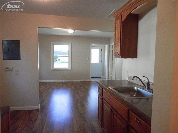 3rd image of 2131 Savoy Ave