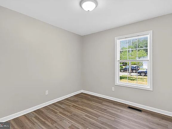 4th image of 102 W East St