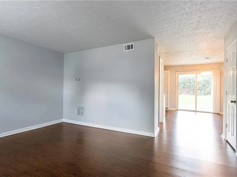 1441 Springleaf Cir SE — Photo 3