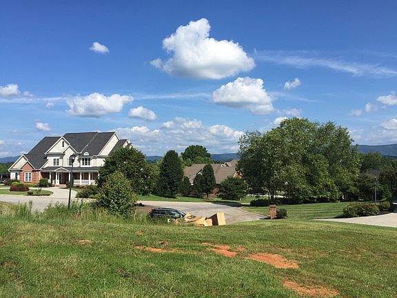 2nd image of 1120 Stonehenge Dr
