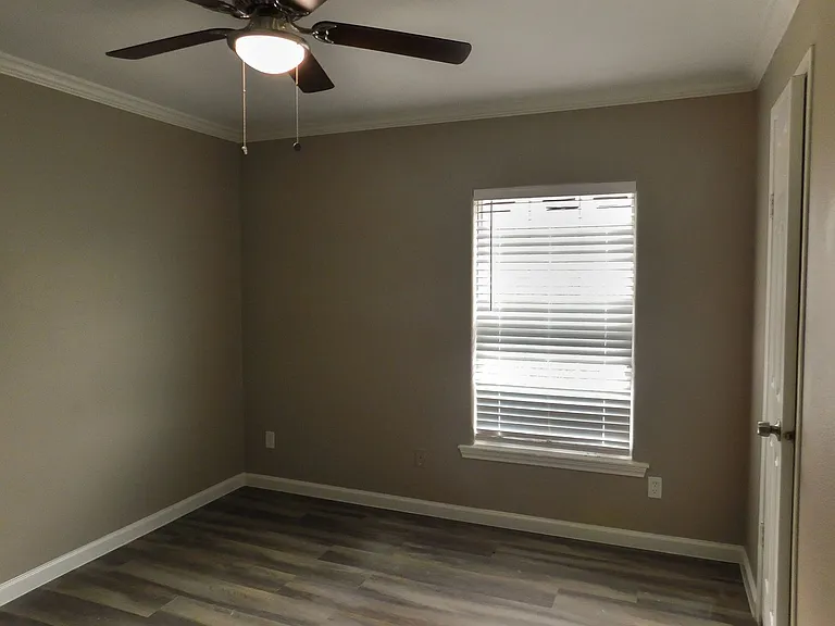 152 Varsity Dr — Photo 16