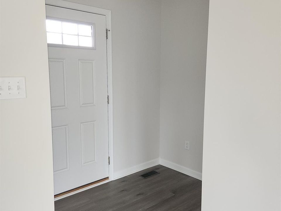 1st image of 129 Thicket Dr