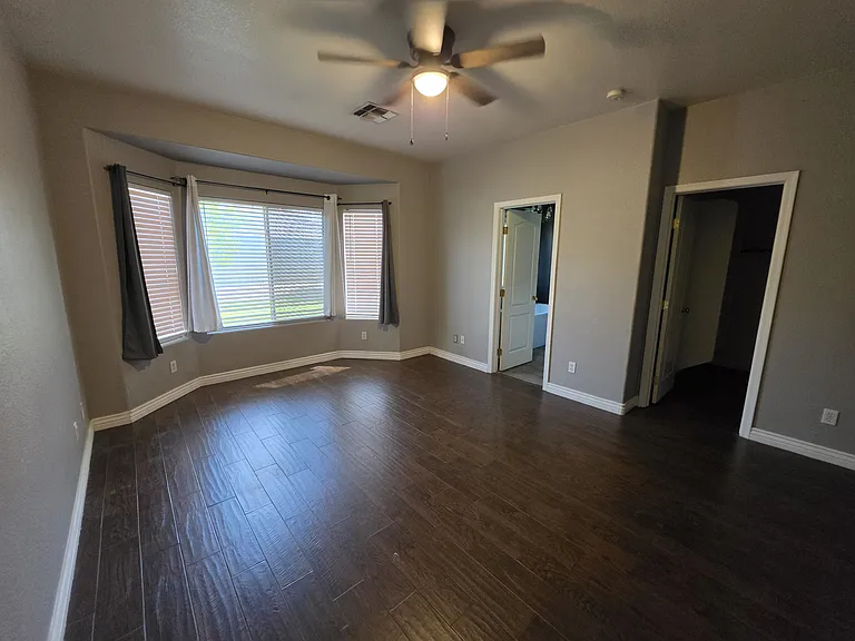 12513 W Adams St — Photo 10