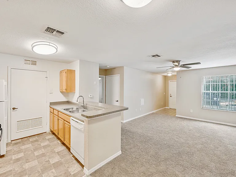 Cambridge Cove and Kathleen Pointe Apartment Homes — Photo 17