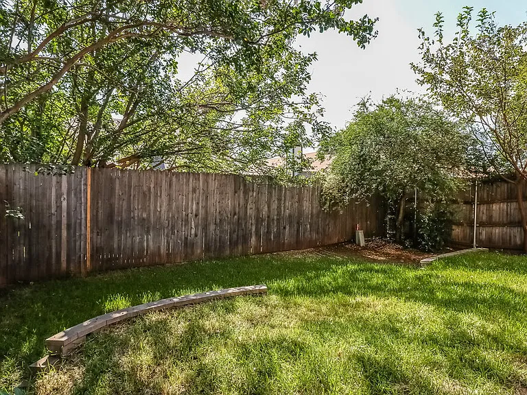 941 Azalia Dr — Photo 14