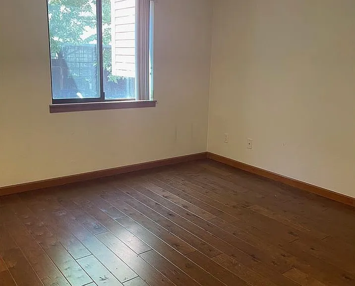 Unstaged bedroom