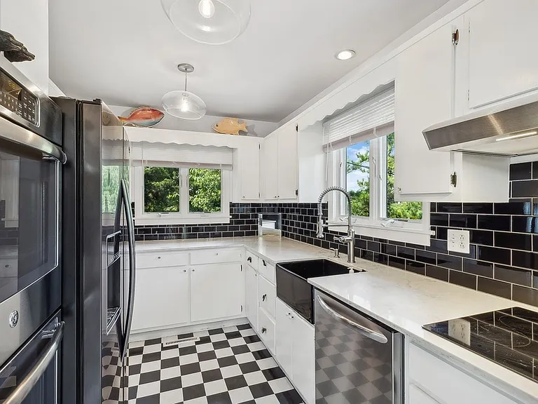 323 Marine Blvd — Photo 11