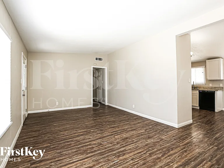 2317 Hassett Ave — Photo 4