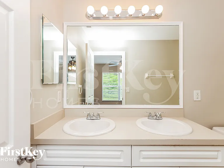 2700 46th St SW — Photo 11