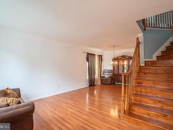 5th image of 71 Seneca Ln