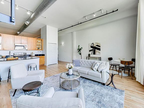 5th image of 1907 N Milwaukee Ave APT 306