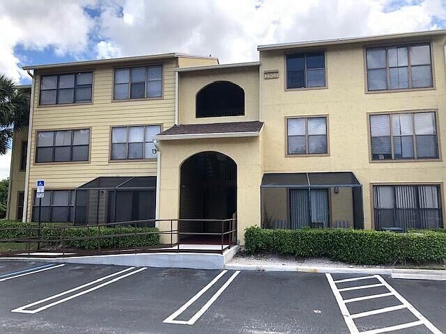 1st image of 2303 N Congress Avenue #22