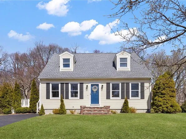 33 Brooks Farm Dr, Bristol, RI 02809