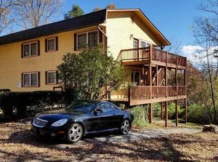 87 Manor Dr, Hayesville, NC 28904