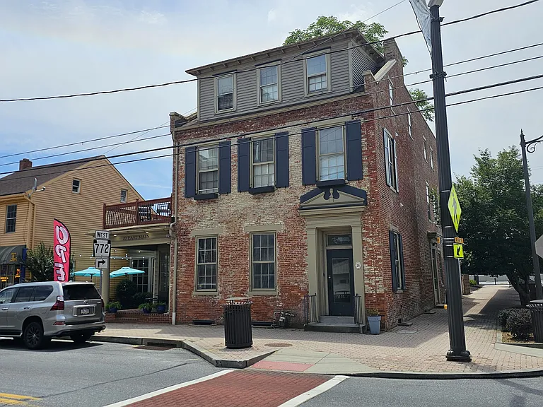 5 Delta St — Photo 1