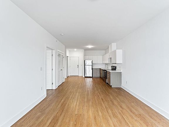 4th image of 429 Bergen Ave #312