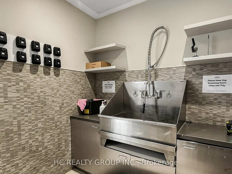 6 Parkwood Ave #701 — Photo 21