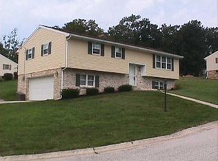 65 McClellan Ln, Hanover, PA 17331