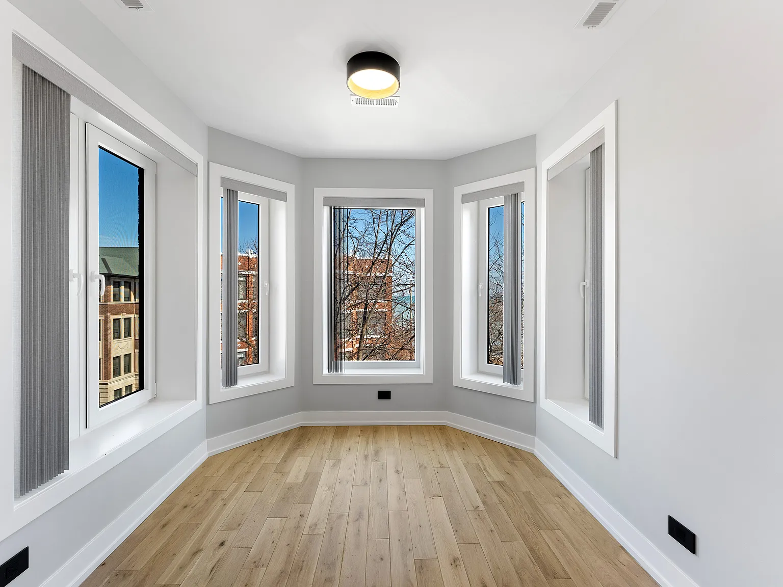 3 bed, 1300 sqft, $3,700 — Photo 3