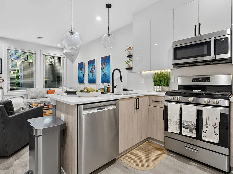 212 Varnum St NW #1 — Photo 5