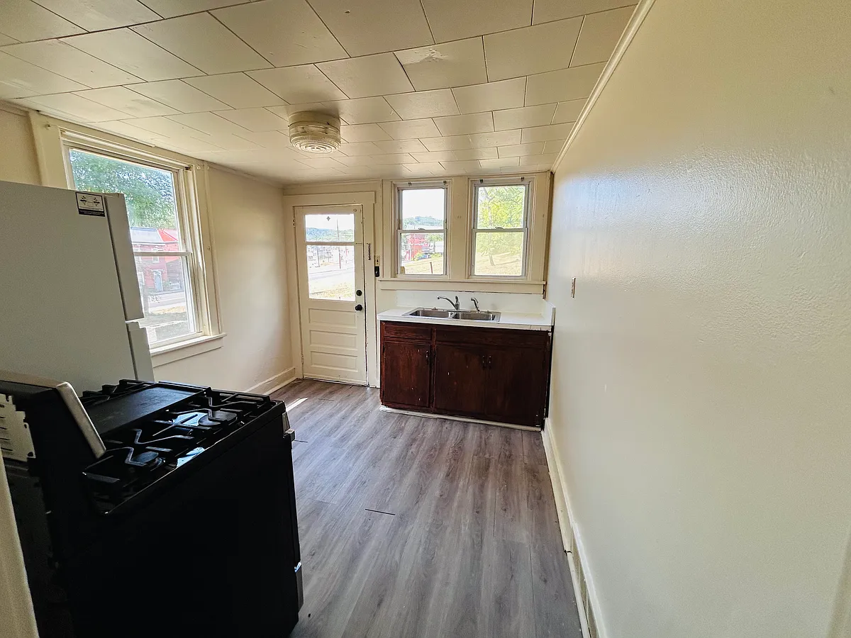 Building Photo - 619 Baker St #3