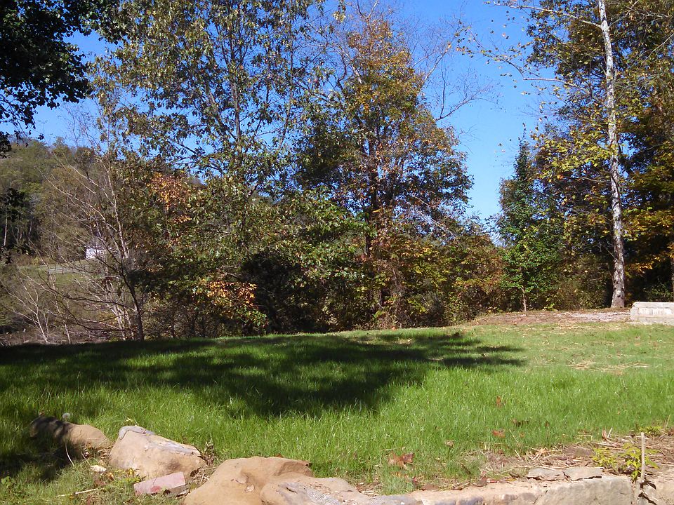 THIS YARD IS AWAITING A HOME