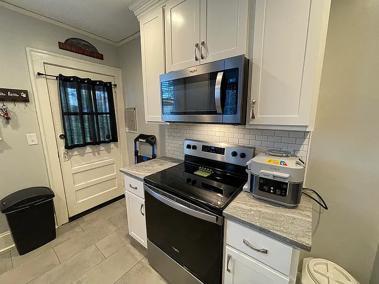 208 Greenwood Ave #B — Photo 22