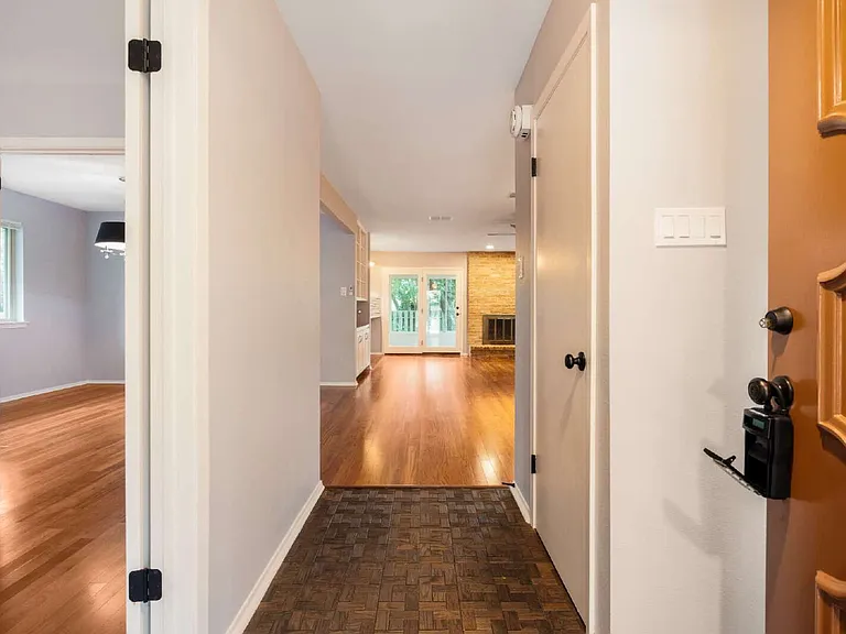 10502 Spicewood Pkwy — Photo 5
