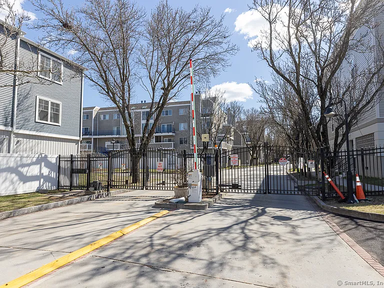 300 Harbour Close #B-34 — Photo 31