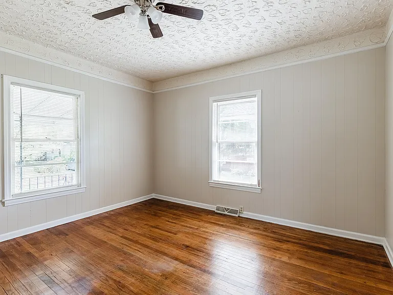 8 A St — Photo 3