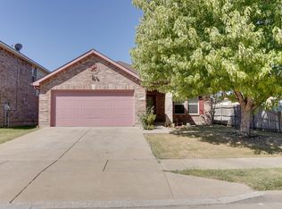 9016 Garden Springs Dr, Fort Worth, TX 76123