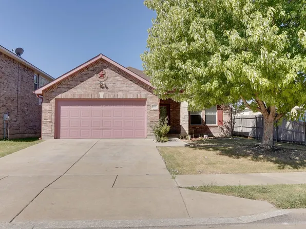 9016 Garden Springs Dr, Fort Worth, TX 76123