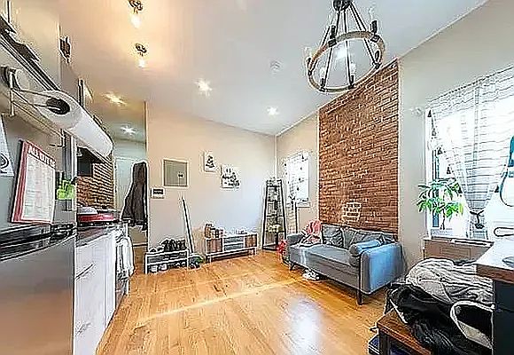 1st image of 295 Bainbridge St APT 4R